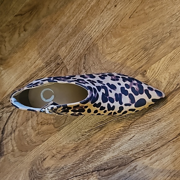 Journee Collection | Size 7 | Demmi Ankle Bootie - Picture 9 of 14